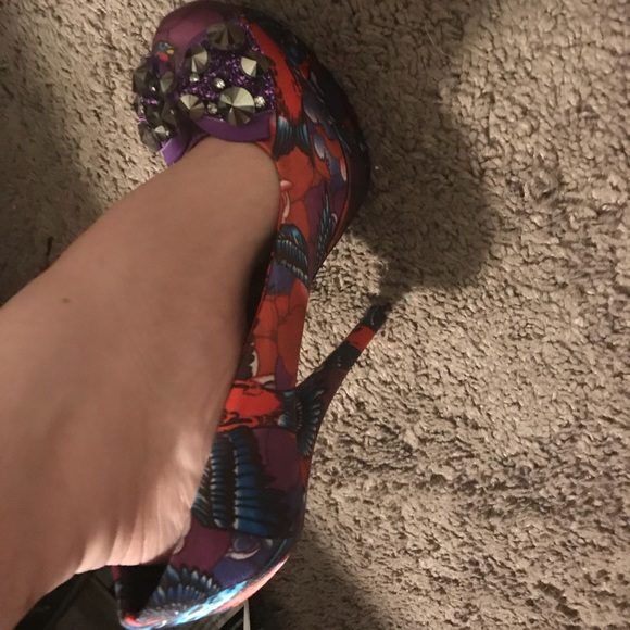 Never been worn multi color heels - Picture 5 of 5